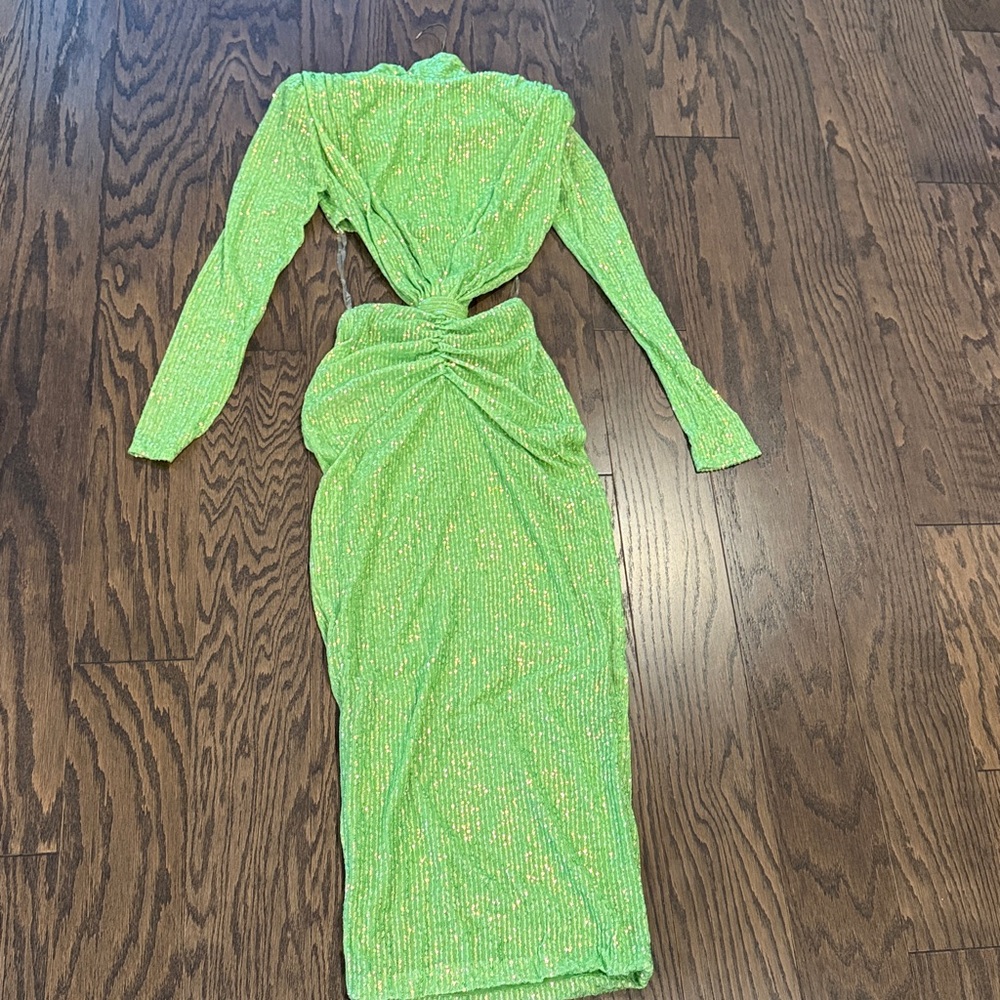 NWNT  Elegant Green Long Sleeve Dress
